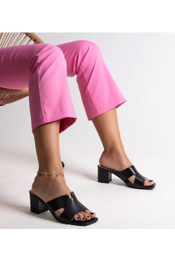 Tongs noires à talon carré,... 2