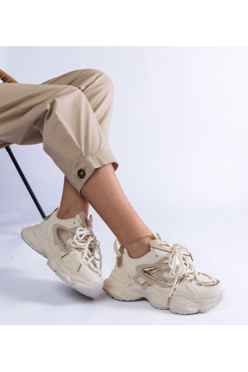 Baskets de sport beiges...