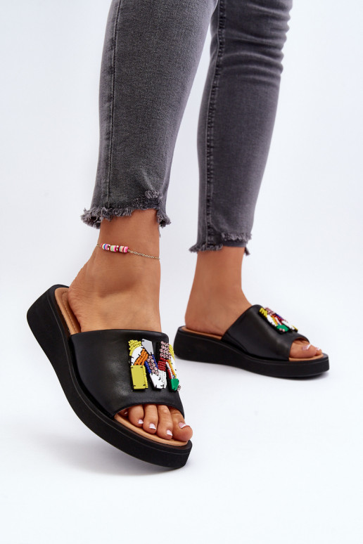 Pantoufles en cuir Féminin avec des ornements couleur noire Asames Pantoufles en cuir Féminin avec des ornements couleur noire Asames