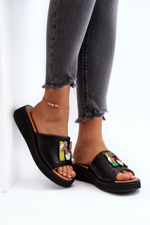 Pantoufles en cuir Féminin avec des ornements couleur noire Asames Pantoufles en cuir Féminin avec des ornements couleur noire Asames