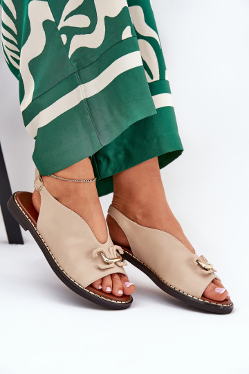 des sandales avec des talons larges avec des ornements en cuir écologique beige Tillireta