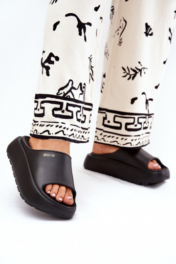 Pantoufles légères Pantoufles pour femmes avec une plateforme Big Star RR274A567 couleur noire