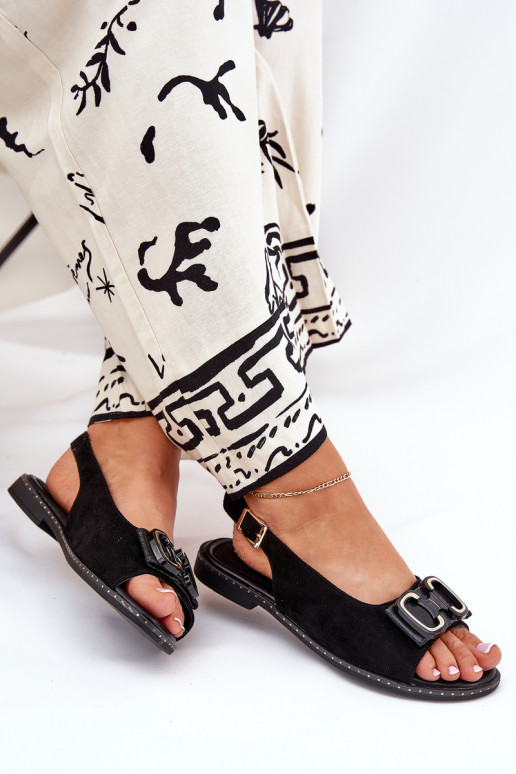 Sandales plates avec des ornements en daim écologiqueoÀe couleur noire Lilria