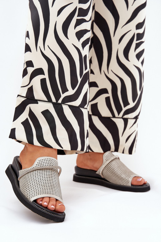 Pantoufles pour femmes Sur un coin Avec ruban décoratif couleur argent TeriÀes Pantoufles pour femmes Sur un coin Avec ruban décoratif couleur argent TeriÀes