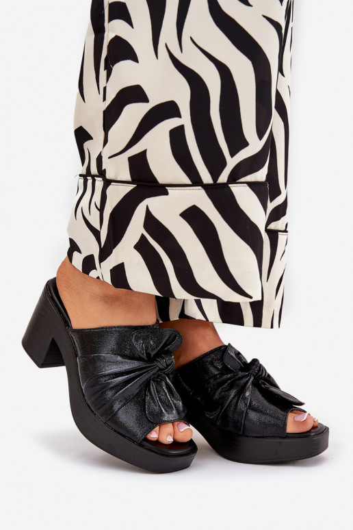 Pantoufles pour femmes avec des talons en cuir écologique couleur noire Kikilla Pantoufles pour femmes avec des talons en cuir écologique couleur noire Kikilla