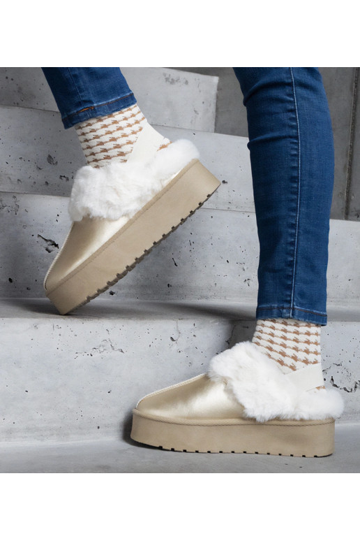 Pantoufles dorées à plateforme ornées...