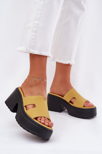 Pantoufles pour femmes avec une plateforme I Il fautssif Obcasie couleur jaune Rizana 2