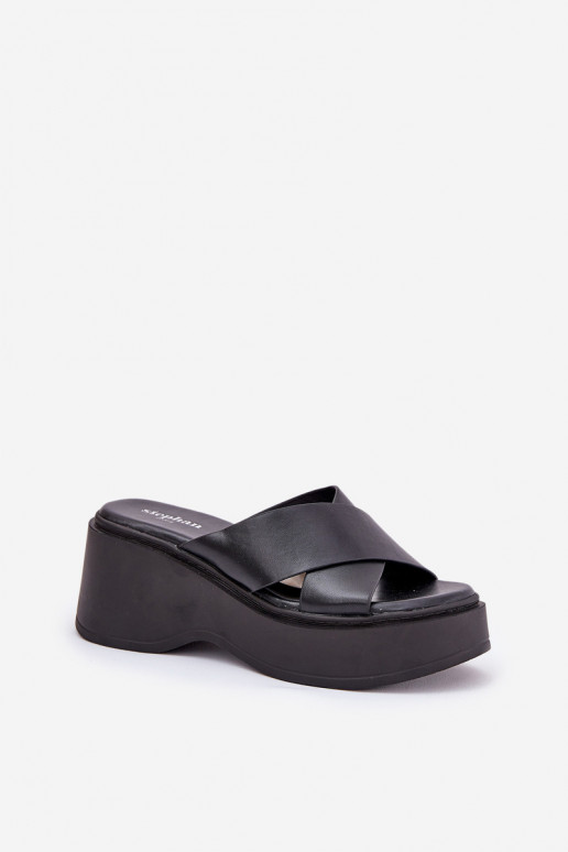 Pantoufles pour femmes avec une plateforme I Koturnie couleur noire Nelithraea Pantoufles pour femmes avec une plateforme I Koturnie couleur noire Nelithraea