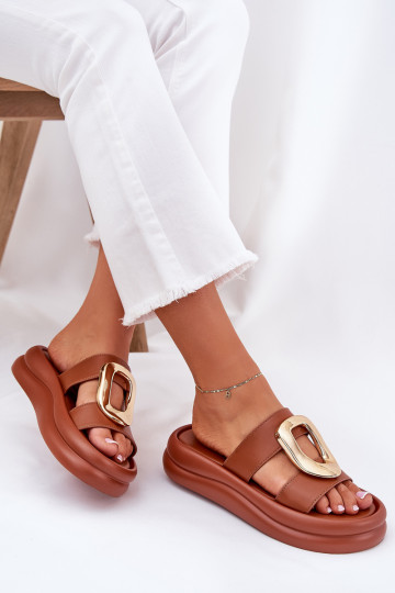 mules avec plateforme et détails dorés couleur marron Ularinea