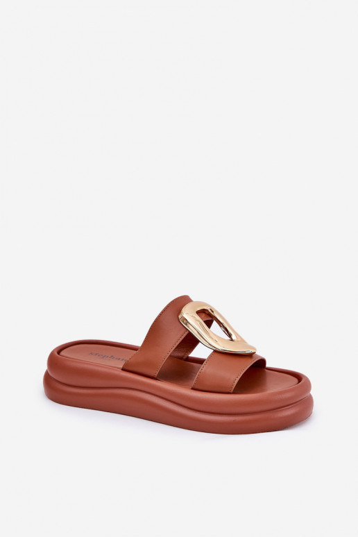 Pantoufles pour femmes avec une plateforme Ze couleur doréem Detalem marron Ularinea