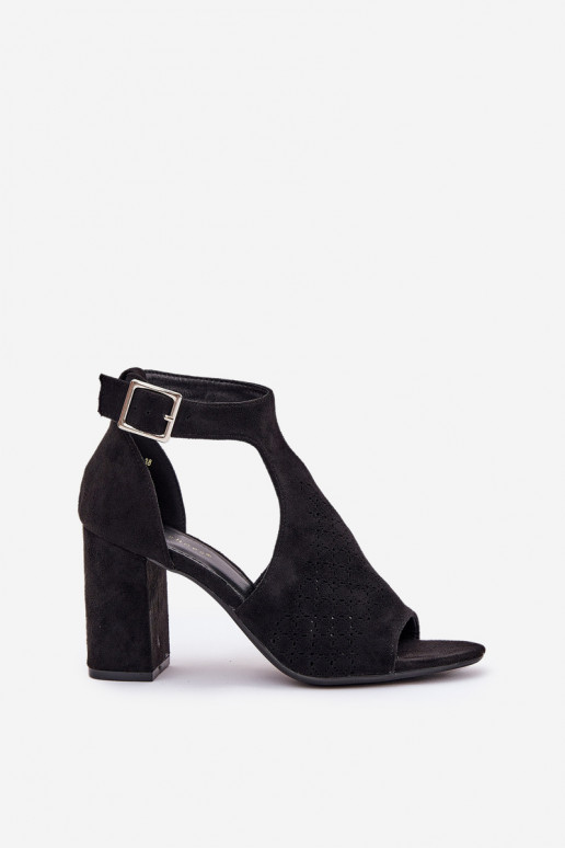 des sandales avec des éléments ajourés avec des talons en daim écologiqueoÀe couleur noire Helori