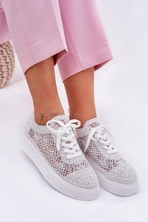 avec des éléments ajourés Baskets Féminin avec une plateforme couleur blanche Aranelith avec des éléments ajourés Baskets Féminin avec une plateforme couleur blanche Aranelith