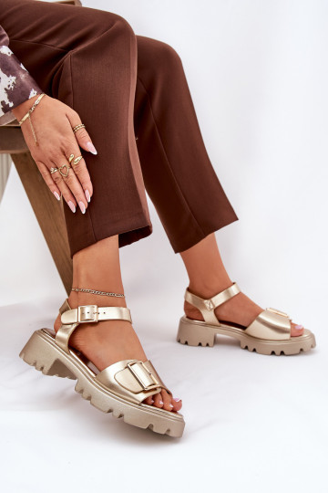 Sandales en simili cuir pour femmes avec boucles dorées
