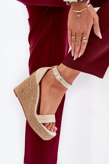 Sandales pour femmes Sur un coin Avec tresse beige Adelio