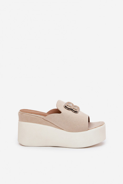 Chaussons avec une plateforme I Koturnie avec des ornements beige Tanonea Chaussons avec une plateforme I Koturnie avec des ornements beige Tanonea