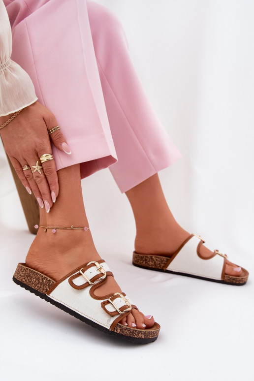 Pantoufles pour femmes avec une plateforme avec boucles couleur blanche Osoffe  Pantoufles pour femmes avec une plateforme avec boucles couleur blanche Osoffe