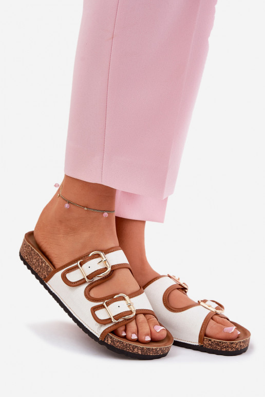 Pantoufles pour femmes avec une plateforme avec boucles couleur blanche Osoffe  Pantoufles pour femmes avec une plateforme avec boucles couleur blanche Osoffe