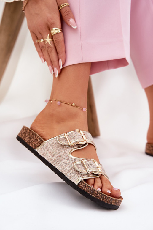 Pantoufles pour femmes avec une plateforme avec boucles couleur dorée Osoffe  Pantoufles pour femmes avec une plateforme avec boucles couleur dorée Osoffe