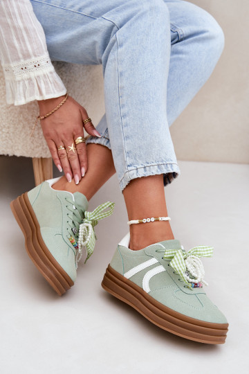 Chaussures modèle baskets Féminin avec une plateforme avec de beaux détails couleur verte Vinness