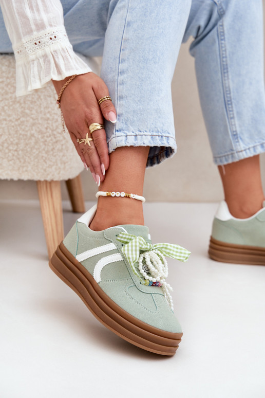 Chaussures modèle baskets Féminin avec une plateforme avec de beaux détails couleur verte Vinness