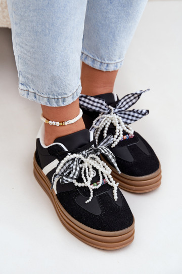 Chaussures modèle baskets Féminin avec une plateforme avec de beaux détails couleur noire Vinness 2
