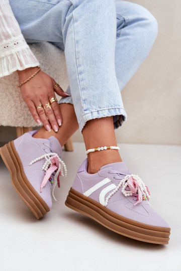 Chaussures modèle baskets Féminin avec une plateforme avec de beaux détails Couleur violette Vinness