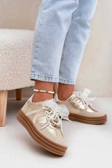 Chaussures modèle baskets Féminin avec une plateforme avec de beaux détails beige-couleur dorée Vinness 2