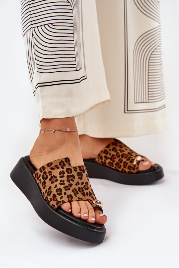 Mules femme avec plateforme et talons bas avec détails élégants motifs léopard couleur marron Saqesse