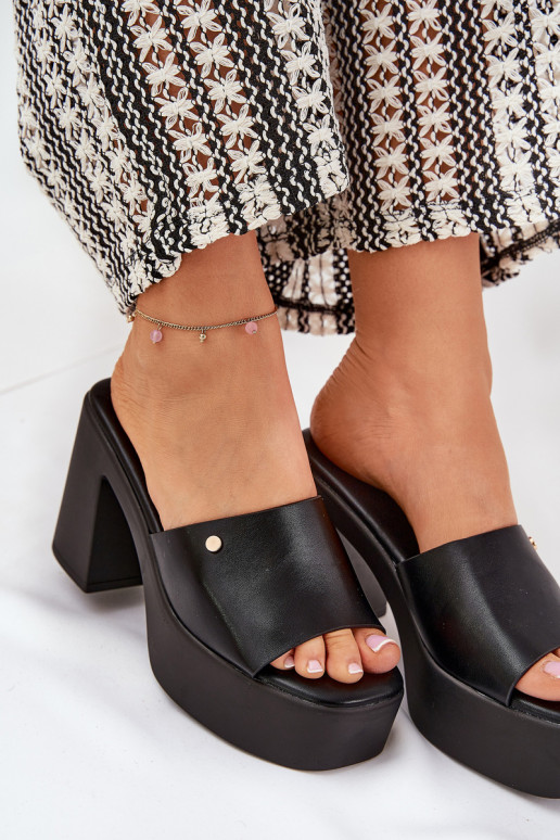 Féminin Chaussons en cuir écologique avec des talons et plateforme couleur noire Tamirella Féminin Chaussons en cuir écologique avec des talons et plateforme couleur noire Tamirella