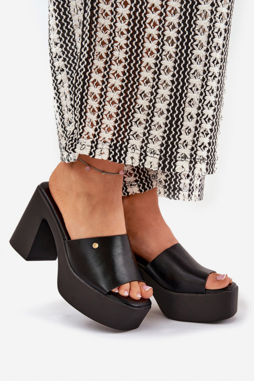 Féminin Chaussons en cuir écologique avec des talons et plateforme couleur noire Tamirella Féminin Chaussons en cuir écologique avec des talons et plateforme couleur noire Tamirella