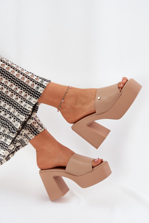 Féminin Chaussons en cuir écologique avec des talons et plateforme couleur kaki Tamirella