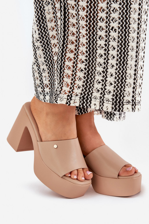 Féminin Chaussons en cuir écologique avec des talons et plateforme couleur kaki Tamirella