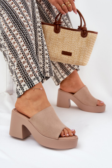 Pantoufles pour femmes avec des talons et plateforme couleur kaki Omeisa