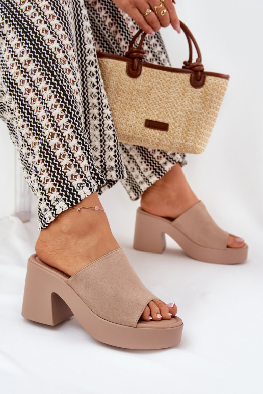 Pantoufles pour femmes avec des talons et plateforme couleur kaki Omeisa Pantoufles pour femmes avec des talons et plateforme couleur kaki Omeisa
