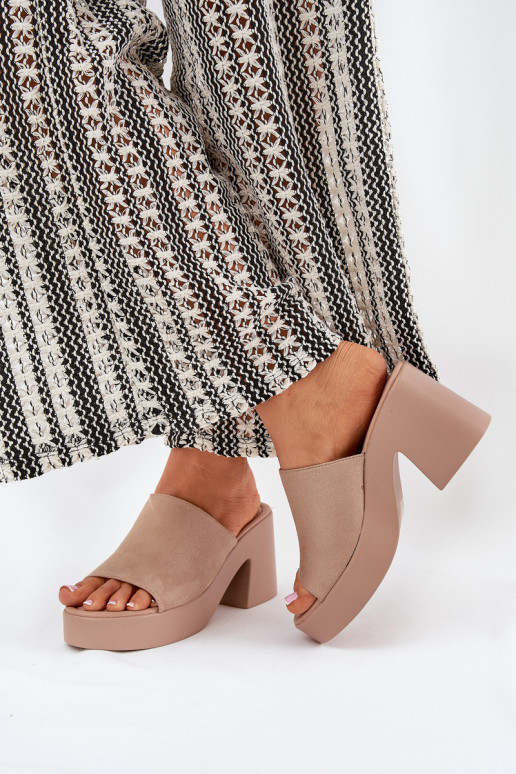 Pantoufles pour femmes avec des talons et plateforme couleur kaki Omeisa Pantoufles pour femmes avec des talons et plateforme couleur kaki Omeisa