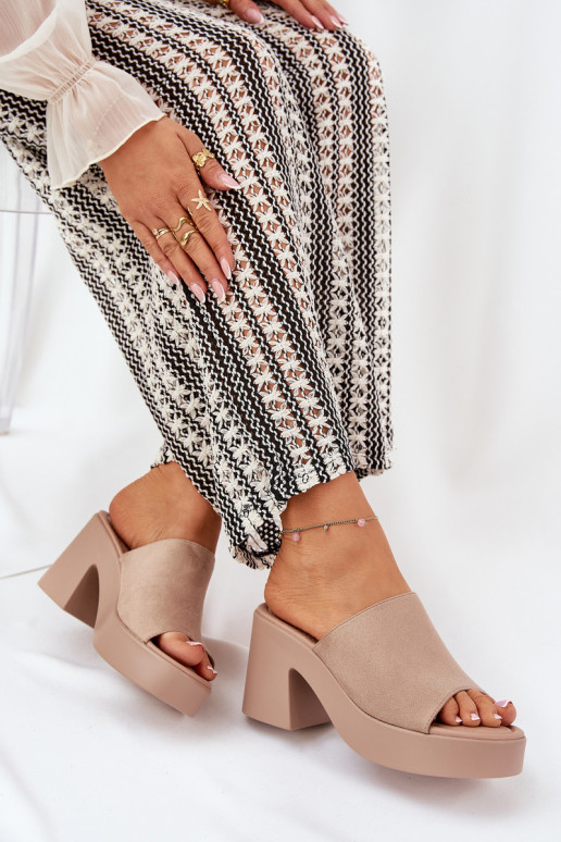Pantoufles pour femmes avec des talons et plateforme couleur kaki Omeisa Pantoufles pour femmes avec des talons et plateforme couleur kaki Omeisa