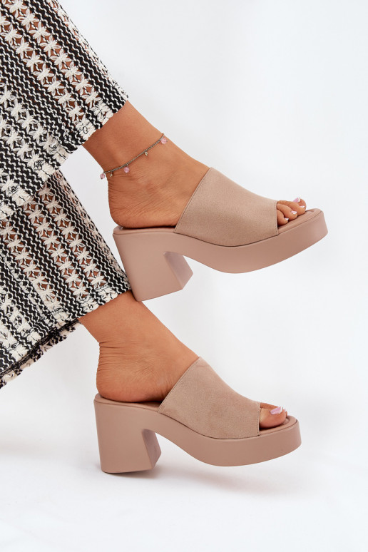 Pantoufles pour femmes avec des talons et plateforme couleur kaki Omeisa Pantoufles pour femmes avec des talons et plateforme couleur kaki Omeisa