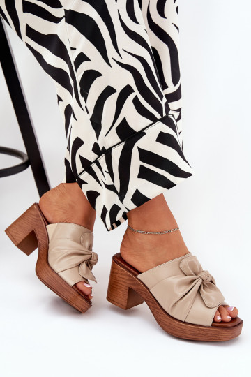 Pantoufles pour femmes avec des talons en cuir écologique beige Kikilla