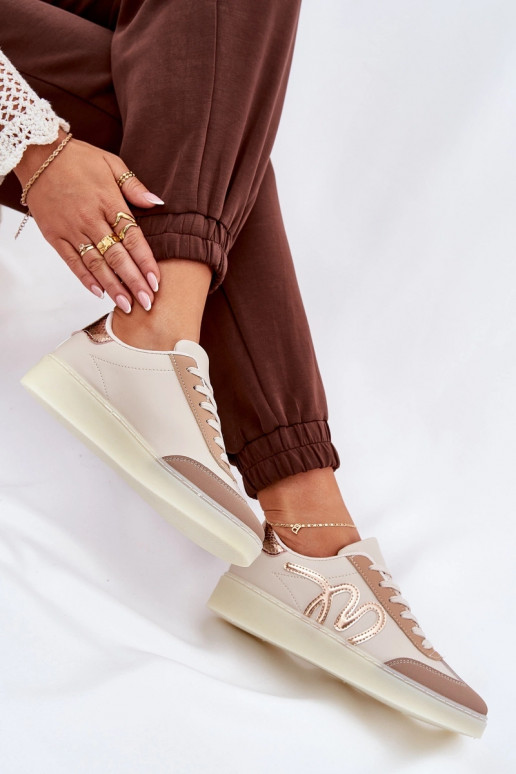 Baskets basses modèle femme en simili cuir couleur sable Iladira Baskets basses modèle femme en simili cuir couleur sable Iladira