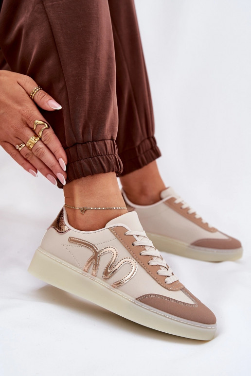 Baskets basses modèle femme en simili cuir couleur sable Iladira Baskets basses modèle femme en simili cuir couleur sable Iladira