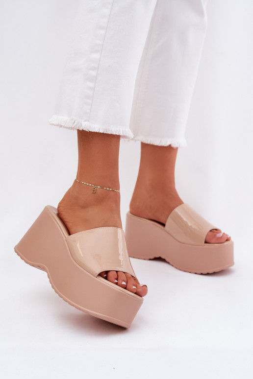 mules à effet laqué avec plateforme couleur sable Nellevia