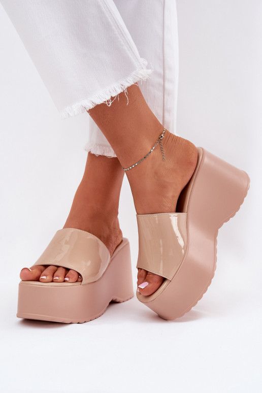 mules à effet laqué avec plateforme couleur sable Nellevia